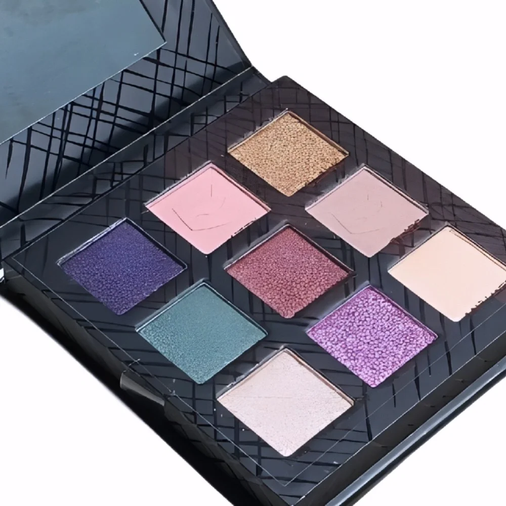 Catwoman Small Eyeshadow Palette, Revolution, 9 Shades, Mattes Shimmer, New Nwob
